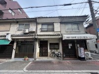 ◆スーパー、コンビニ、学校が近くて周辺生活環境充実♪
◆前面道路幅員、8mにつき日当たり良好です。
◆2路線2駅利用可能♪
◆ファミリーにもおすすめな4LDK♪
