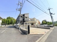 DEMO-01 ◆平成20年12月築、約62坪の広々した土地です♪太陽光発電設備あり（5.5KW）
◆駐車スペース４台分です（車種による）♪
◆前面道路幅員約6.0mです♪
